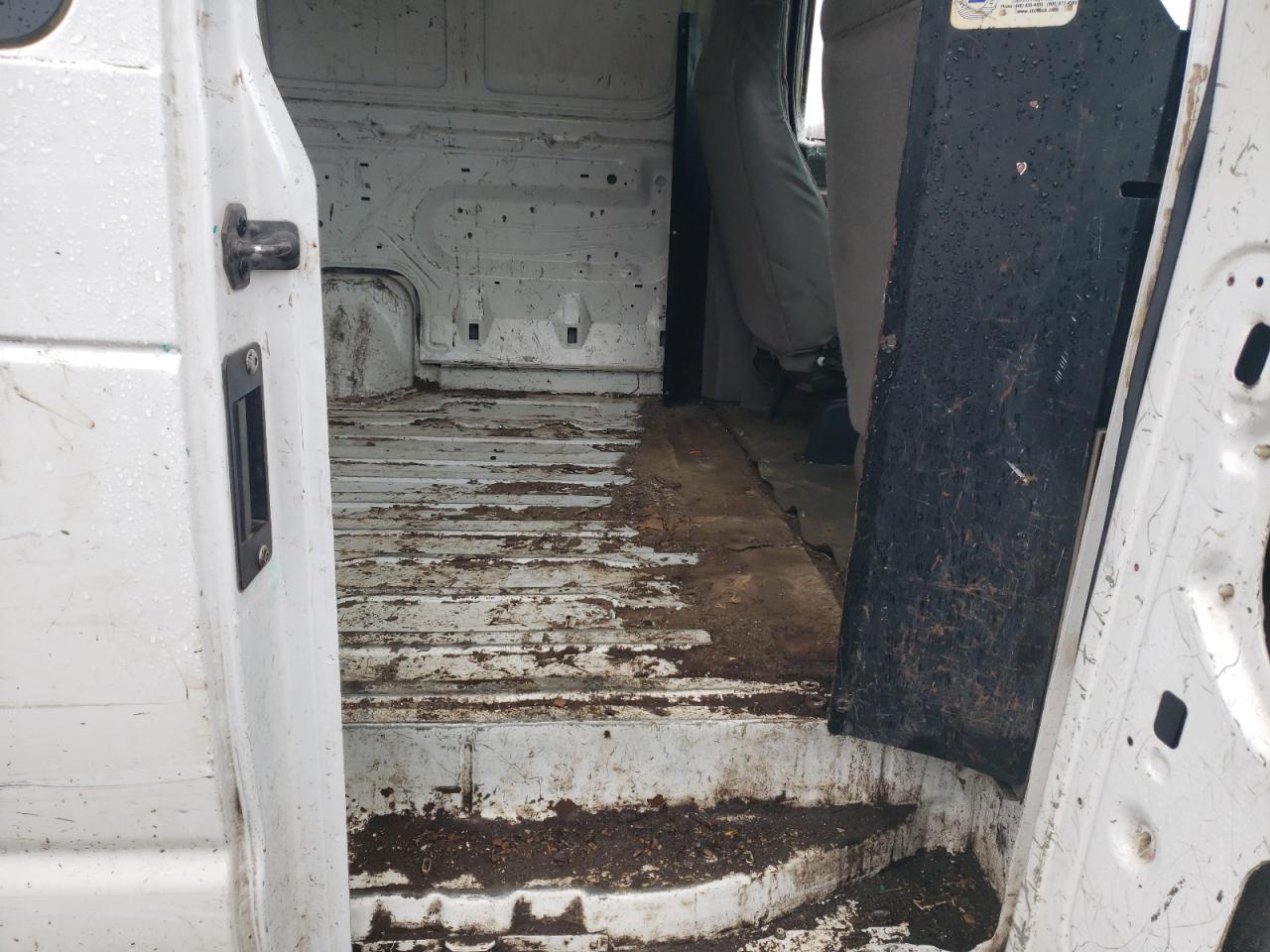 Photo 6 from auction – 2000 FORD ECONOLINE with VIN 1FTNE24L8YHB60311