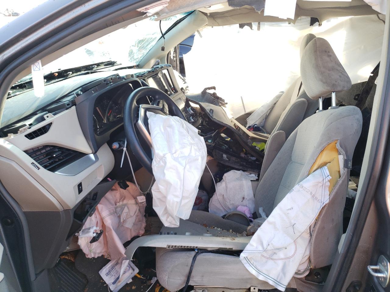Photo 5 from auction – 2015 TOYOTA SIENNA LE with VIN 5TDKK3DC5FS540376