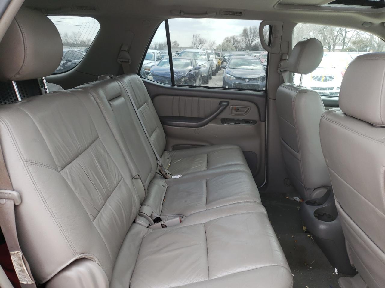 Photo 6 from auction – 2005 TOYOTA SEQUOIA LI with VIN 5TDBT48A55S233994
