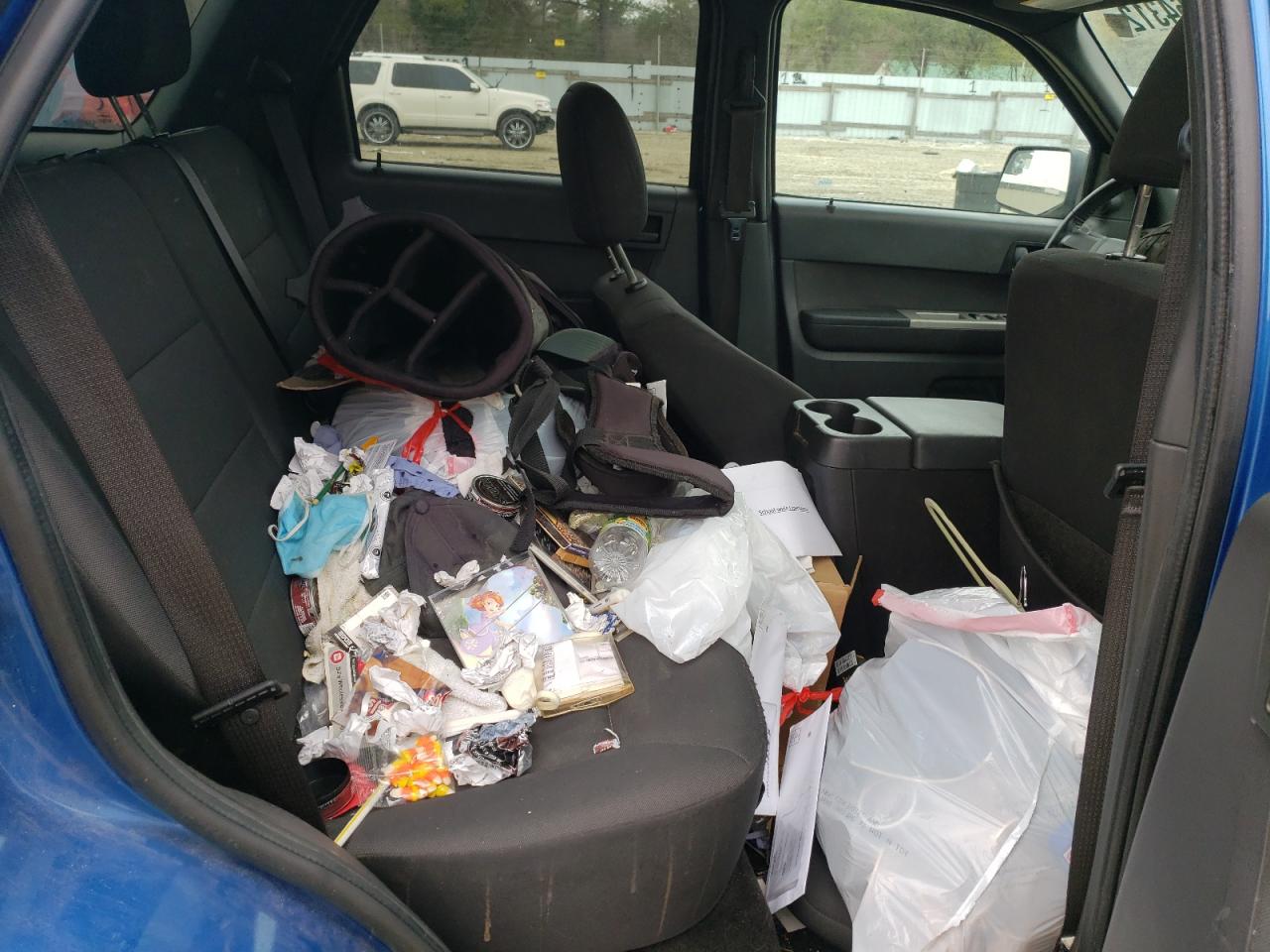 Photo 6 from auction – 2011 FORD ESCAPE XLT with VIN 1FMCU0DG9BKC27781