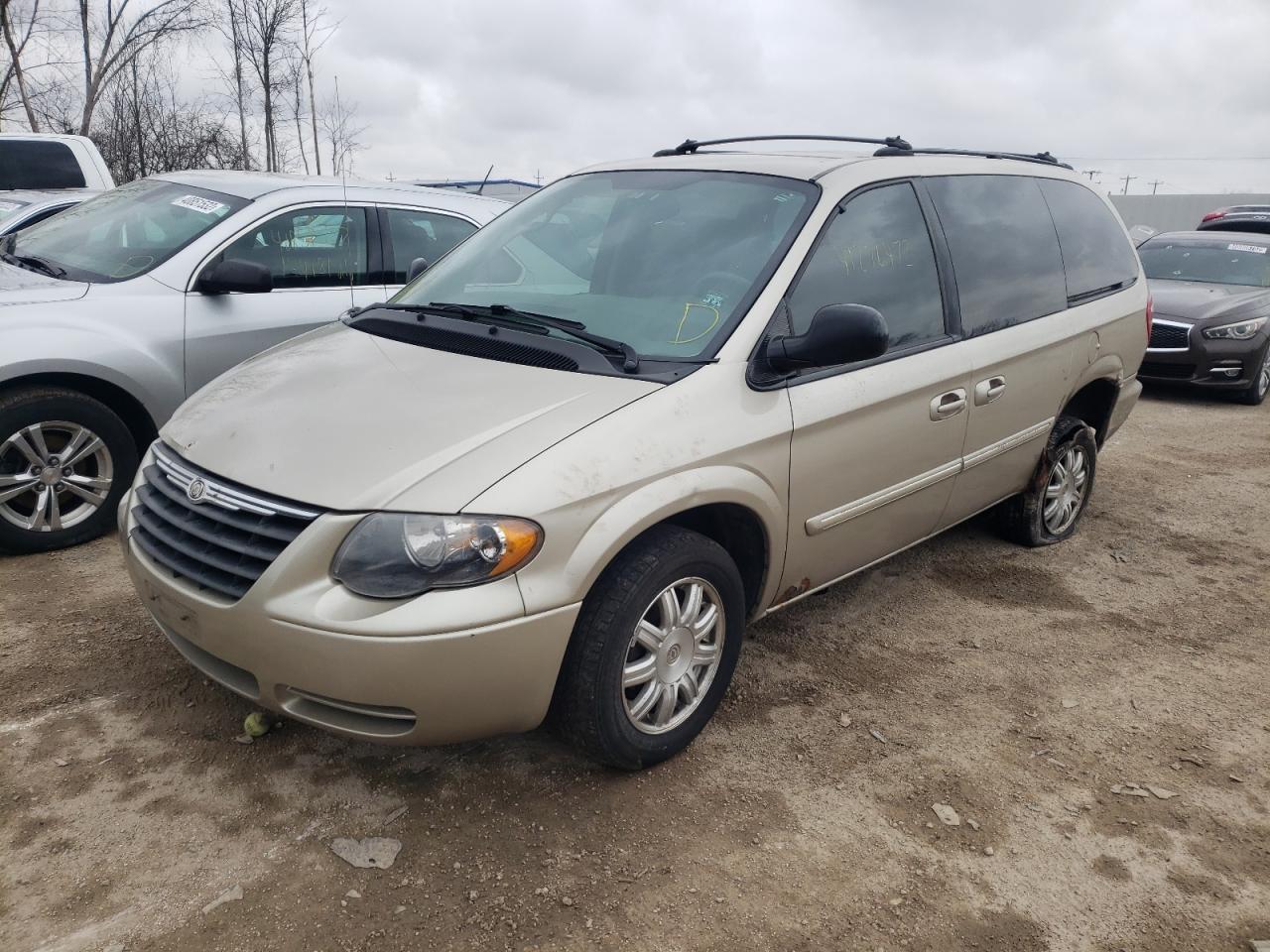 Photo 2 from auction – 2005 CHRYSLER TOWN & COU with VIN 2C4GP54L65R194803