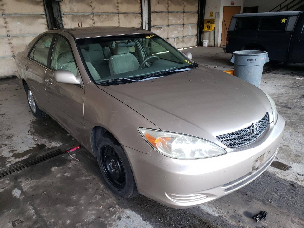 TOYOTA CAMRY LE 2003 with VIN 4T1BF32K53U039196 - Photo from auction