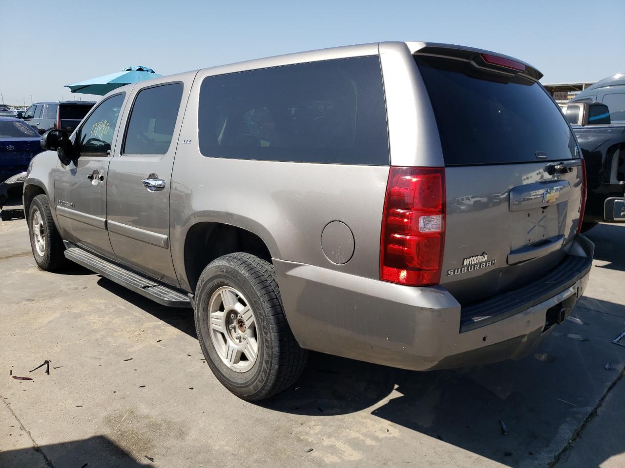 Photo 3 from auction – 2007 CHEVROLET SUBURBAN with VIN 3GNFC16067G204796