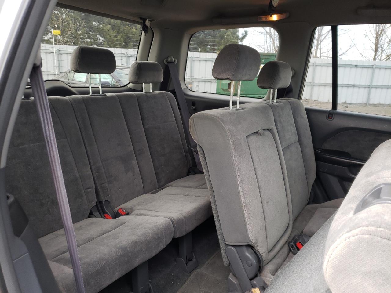 Photo 6 from auction – 2004 HONDA PILOT EX with VIN 2HKYF18454H574990