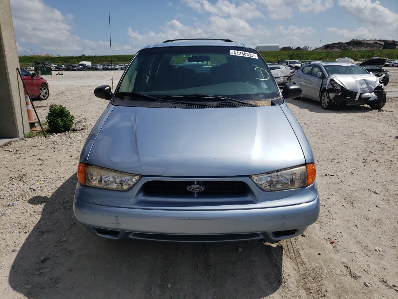 Photo 9 from auction – 1998 FORD WINDSTAR W with VIN 2FMDA5143WBB61829