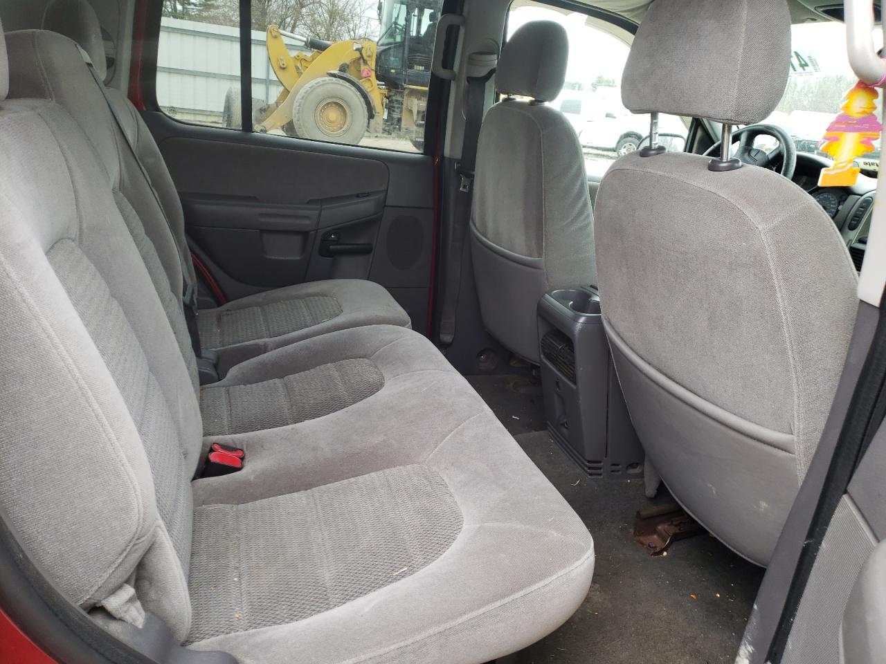 Photo 6 from auction – 2005 FORD EXPLORER X with VIN 1FMZU73E15UA61395