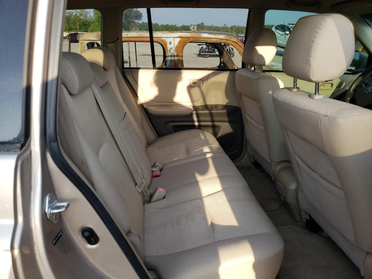 Photo 6 from auction – 2004 TOYOTA HIGHLANDER with VIN JTEGD21A940092779