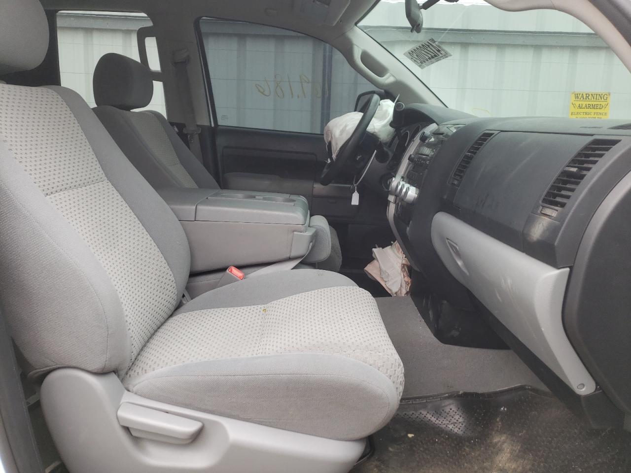 Photo 5 from auction – 2011 TOYOTA TUNDRA DOU with VIN 5TFUM5F13BX027304