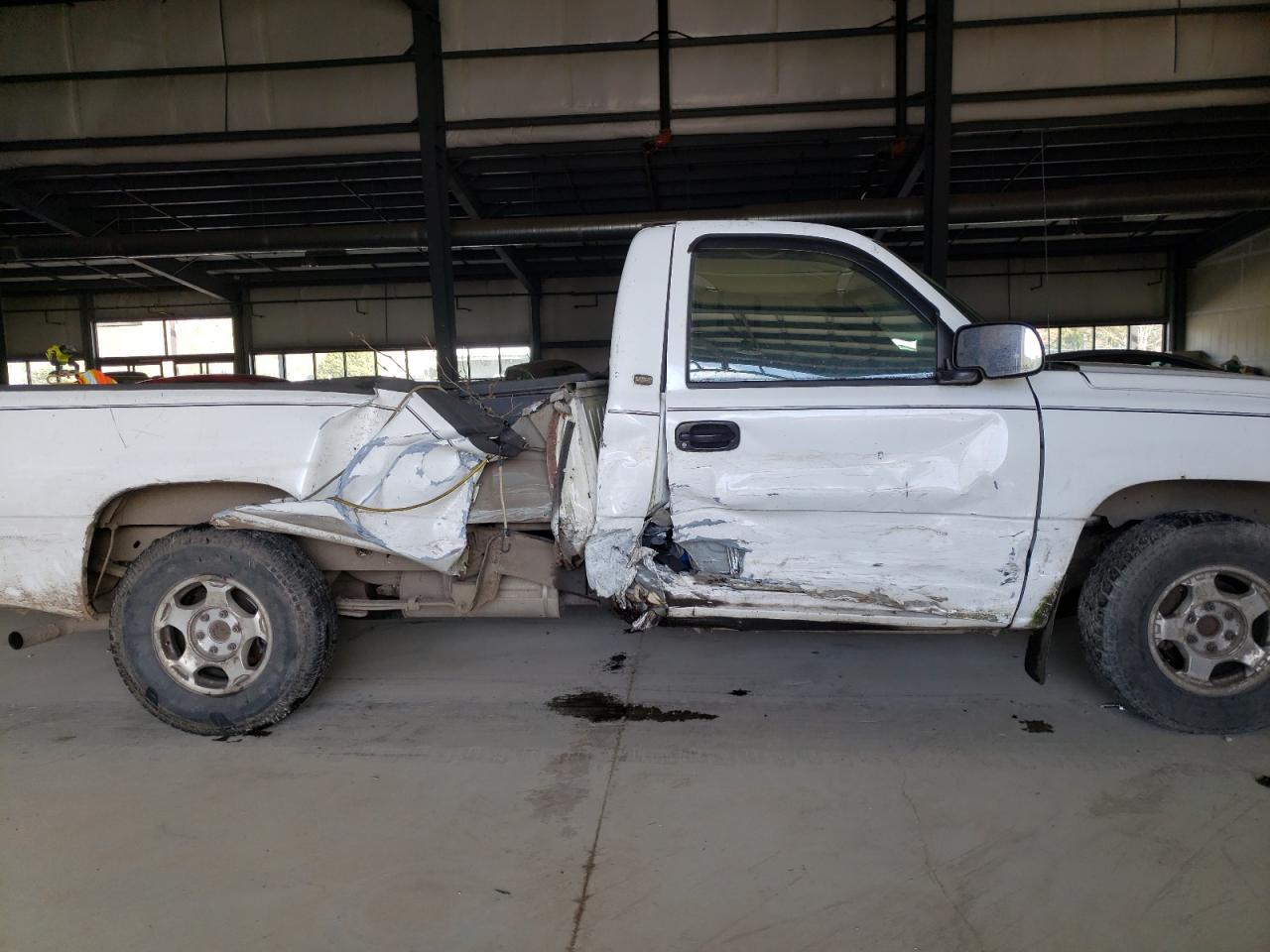 Photo 9 from auction – 2004 CHEVROLET SILVERADO with VIN 1GCEC14V84E110439
