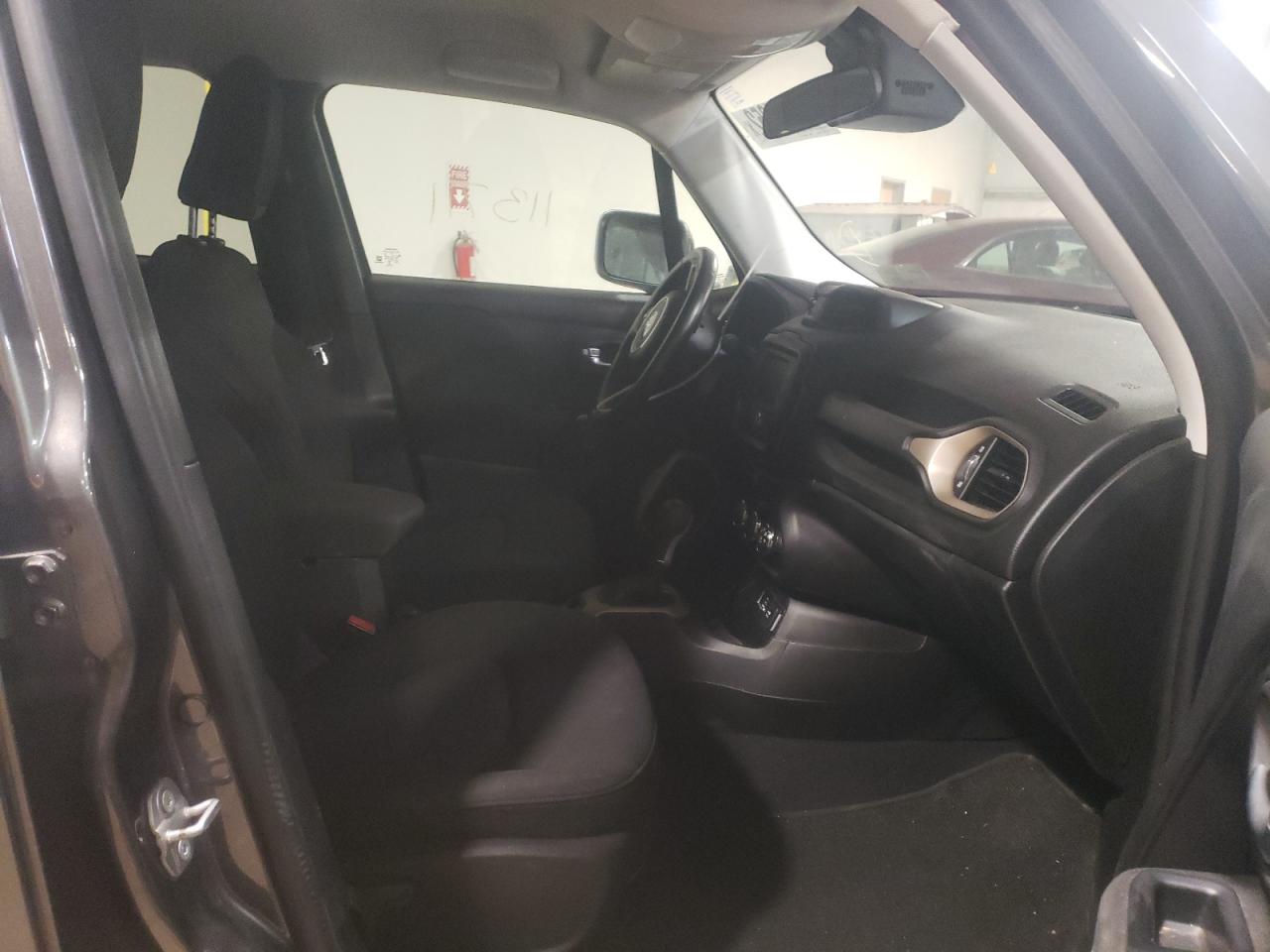 Photo 5 from auction – 2017 JEEP RENEGADE L with VIN ZACCJABB0HPE63227