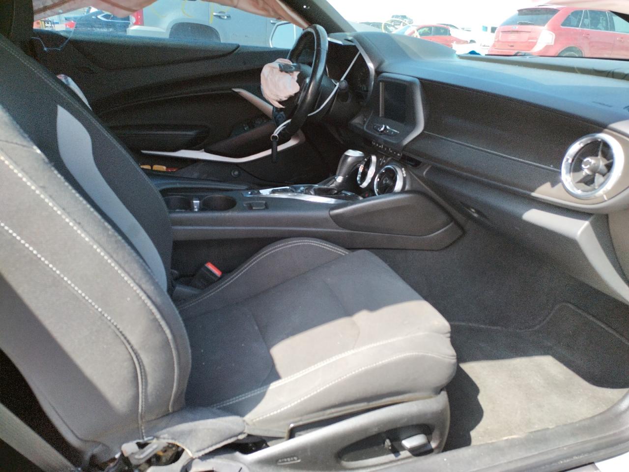 Photo 5 from auction – 2018 CHEVROLET CAMARO LT with VIN 1G1FB1RS2J0124943