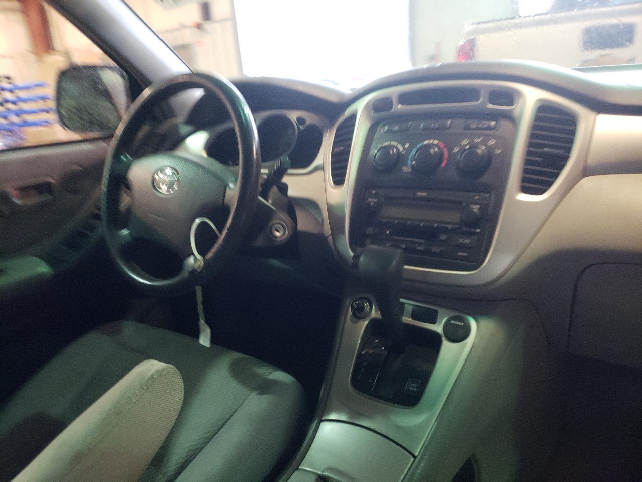 Photo 9 from auction – 2005 TOYOTA HIGHLANDER with VIN JTEGP21A850076937