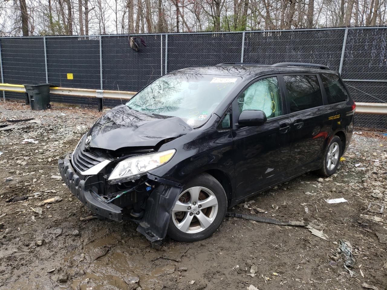 Photo 2 from auction – 2013 TOYOTA SIENNA LE with VIN 5TDKK3DC5DS366290
