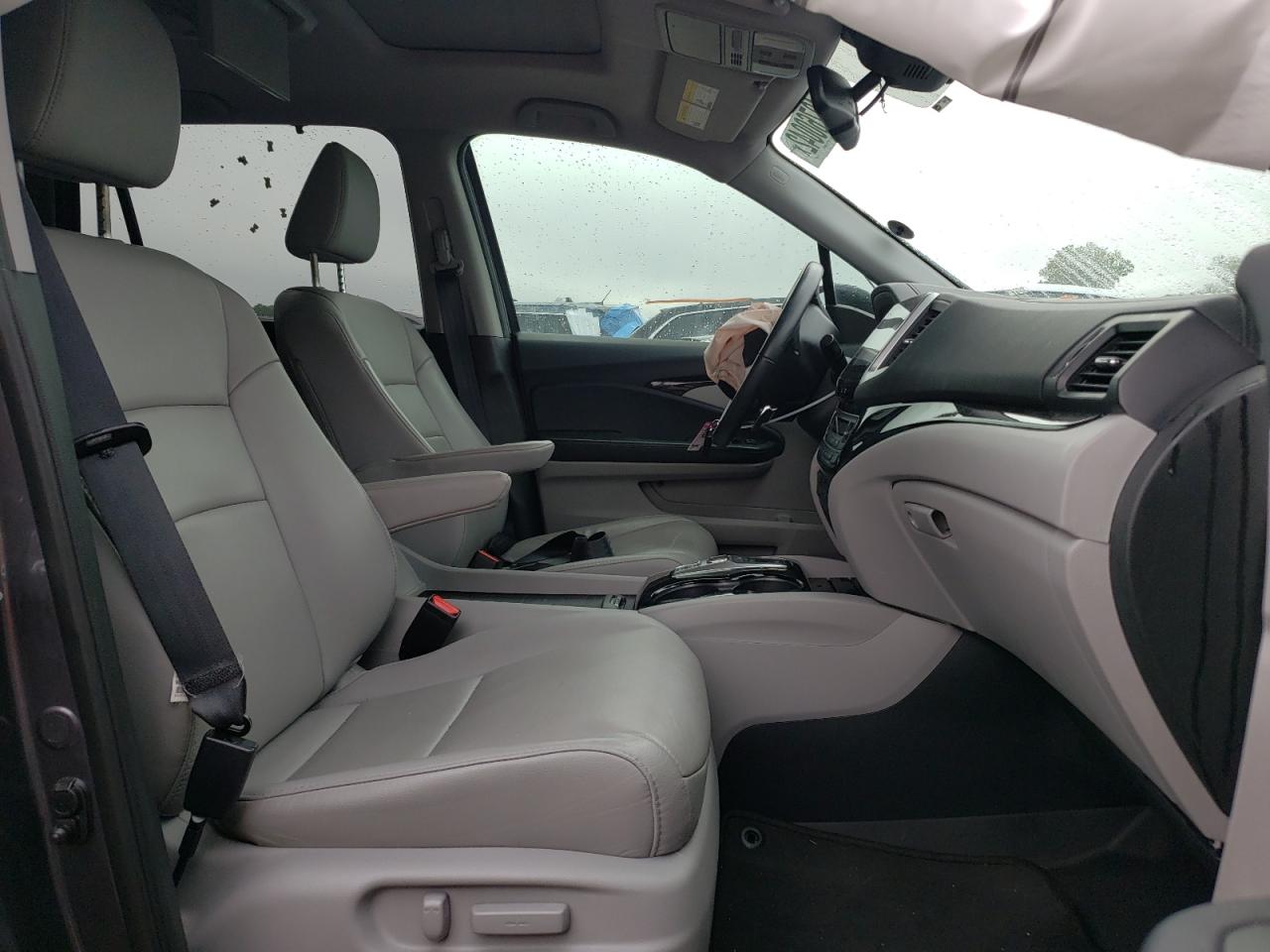 Photo 5 from auction – 2018 HONDA PILOT TOUR with VIN 5FNYF5H9XJB021961