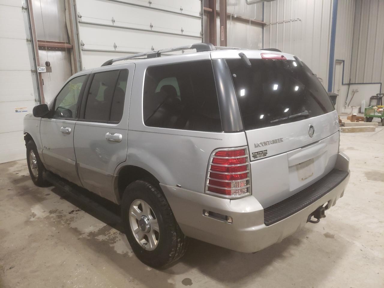 Photo 3 from auction – 2002 MERCURY MOUNTAINEE with VIN 4M2ZU86W62UJ09915