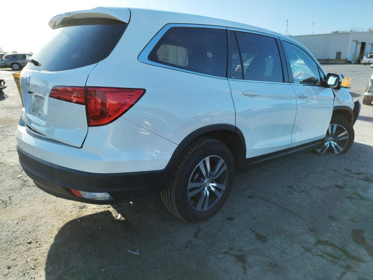 Photo 4 from auction – 2017 HONDA PILOT EXL with VIN 5FNYF5H5XHB033258