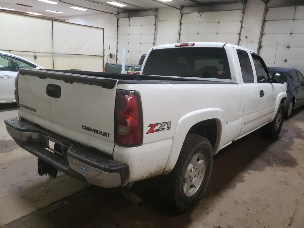 Photo 4 from auction – 2004 CHEVROLET SILVERADO with VIN 2GCEK19T741380418