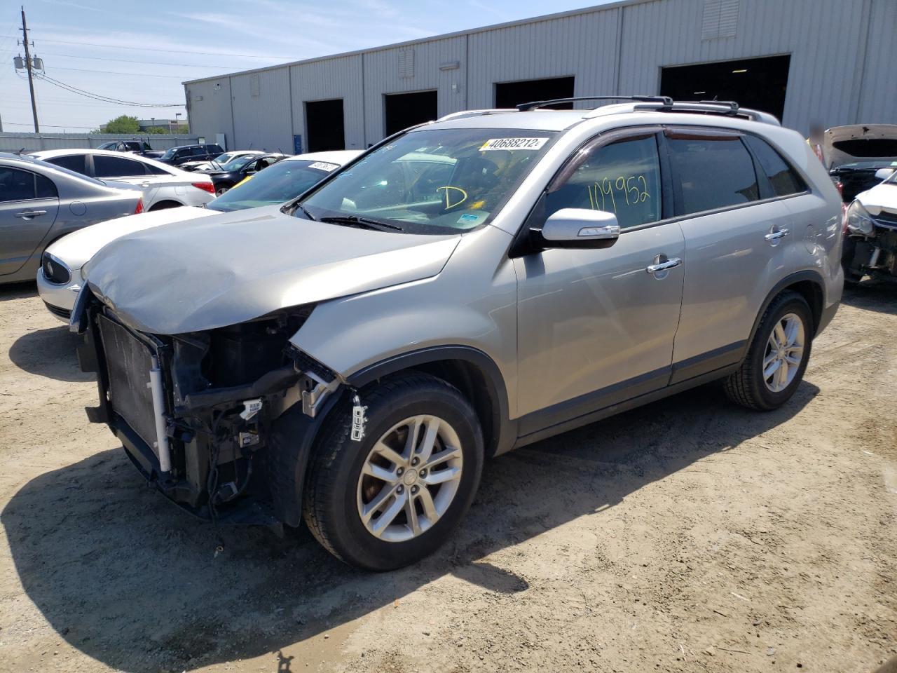 Photo 2 from auction – 2014 KIA SORENTO LX with VIN 5XYKT3A68EG441008