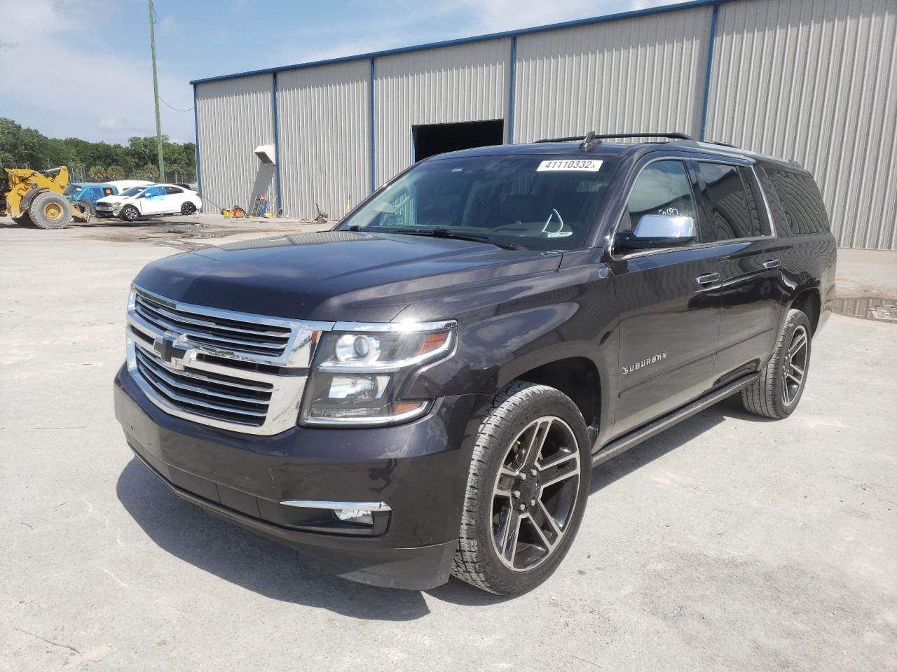 Photo 2 from auction – 2017 CHEVROLET SUBURBAN with VIN 1GNSKJKC3HR313980