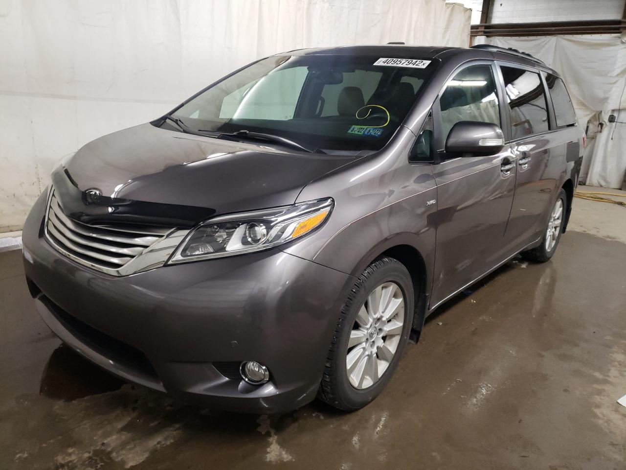 Photo 2 from auction – 2016 TOYOTA SIENNA XLE with VIN 5TDDK3DC6GS136383