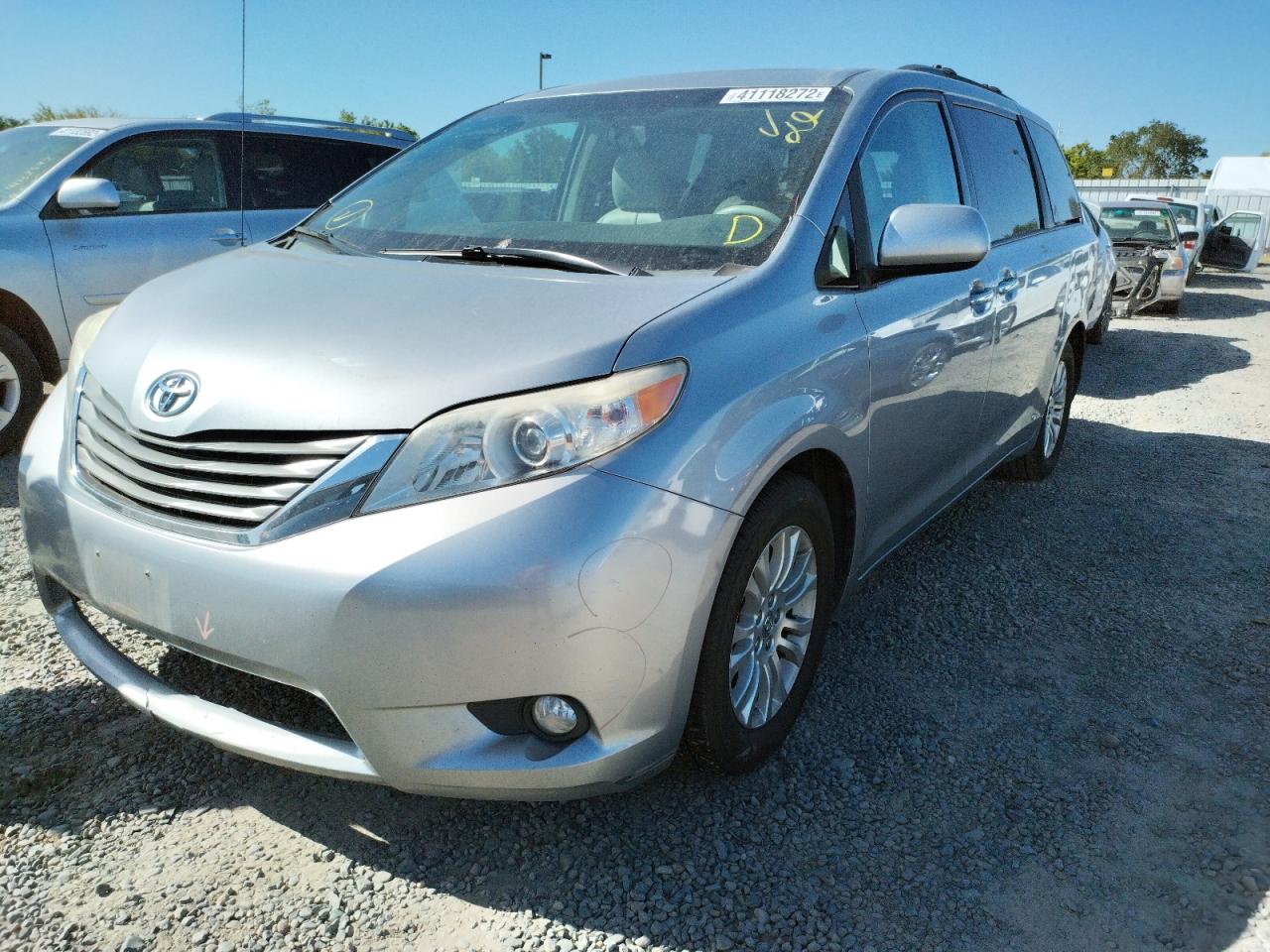 Photo 2 from auction – 2013 TOYOTA SIENNA XLE with VIN 5TDYK3DC3DS289588