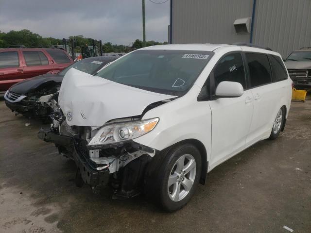 Photo 2 from auction – 2015 TOYOTA SIENNA LE with VIN 5TDKK3DC2FS682426
