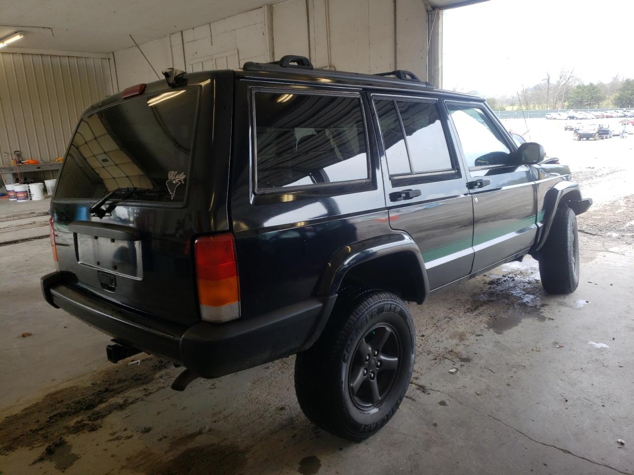 Photo 4 from auction – 2001 JEEP CHEROKEE S with VIN 1J4FF48SX1L558261