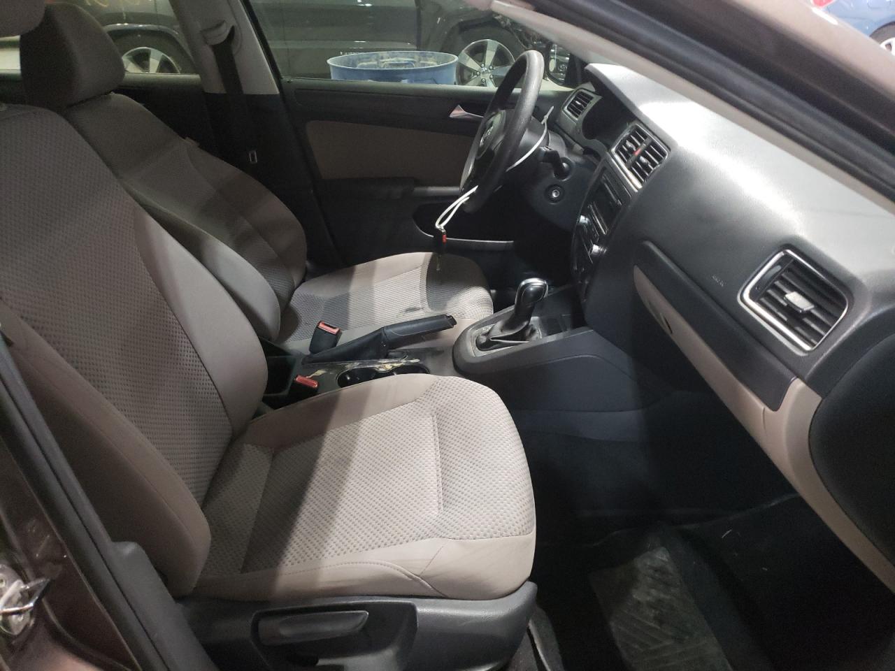 Photo 5 from auction – 2012 VOLKSWAGEN JETTA BASE with VIN 3VW2K7AJ5CM309884