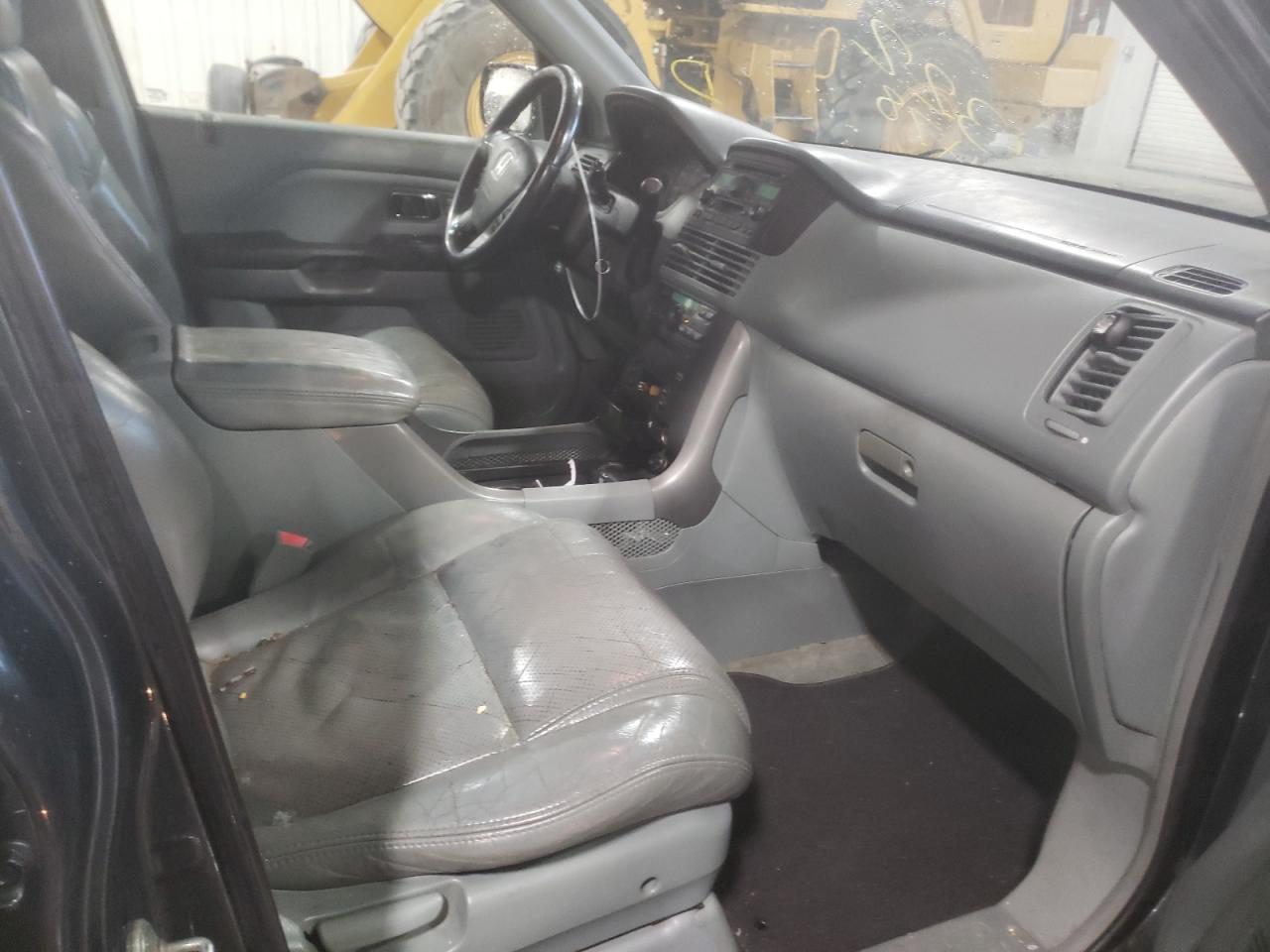 Photo 5 from auction – 2004 HONDA PILOT EXL with VIN 2HKYF18674H503260