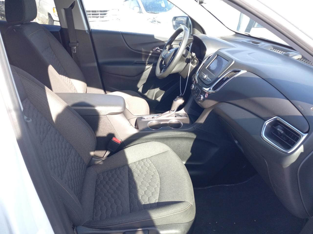 Photo 5 from auction – 2021 CHEVROLET EQUINOX LT with VIN 2GNAXUEV2M6147646