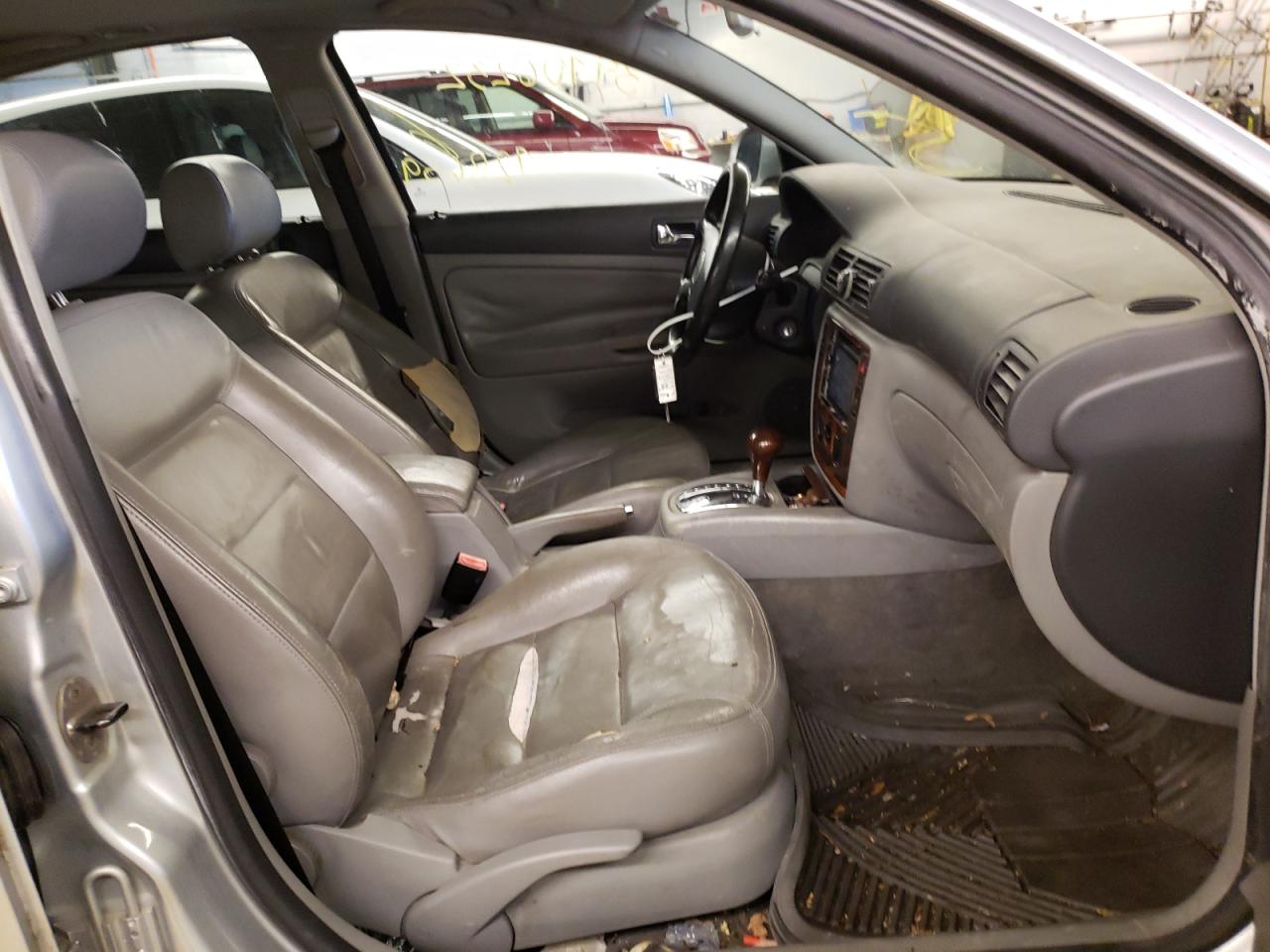 Photo 5 from auction – 2004 VOLKSWAGEN PASSAT GLS with VIN WVWPD63B74E271004