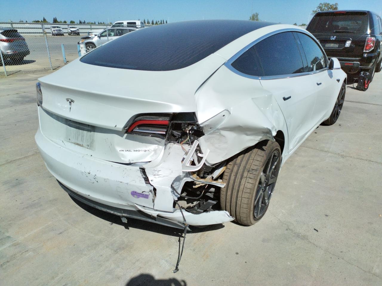 Photo 4 from auction – 2019 TSMR MODEL S with VIN 5YJ3E1EB6JF134240