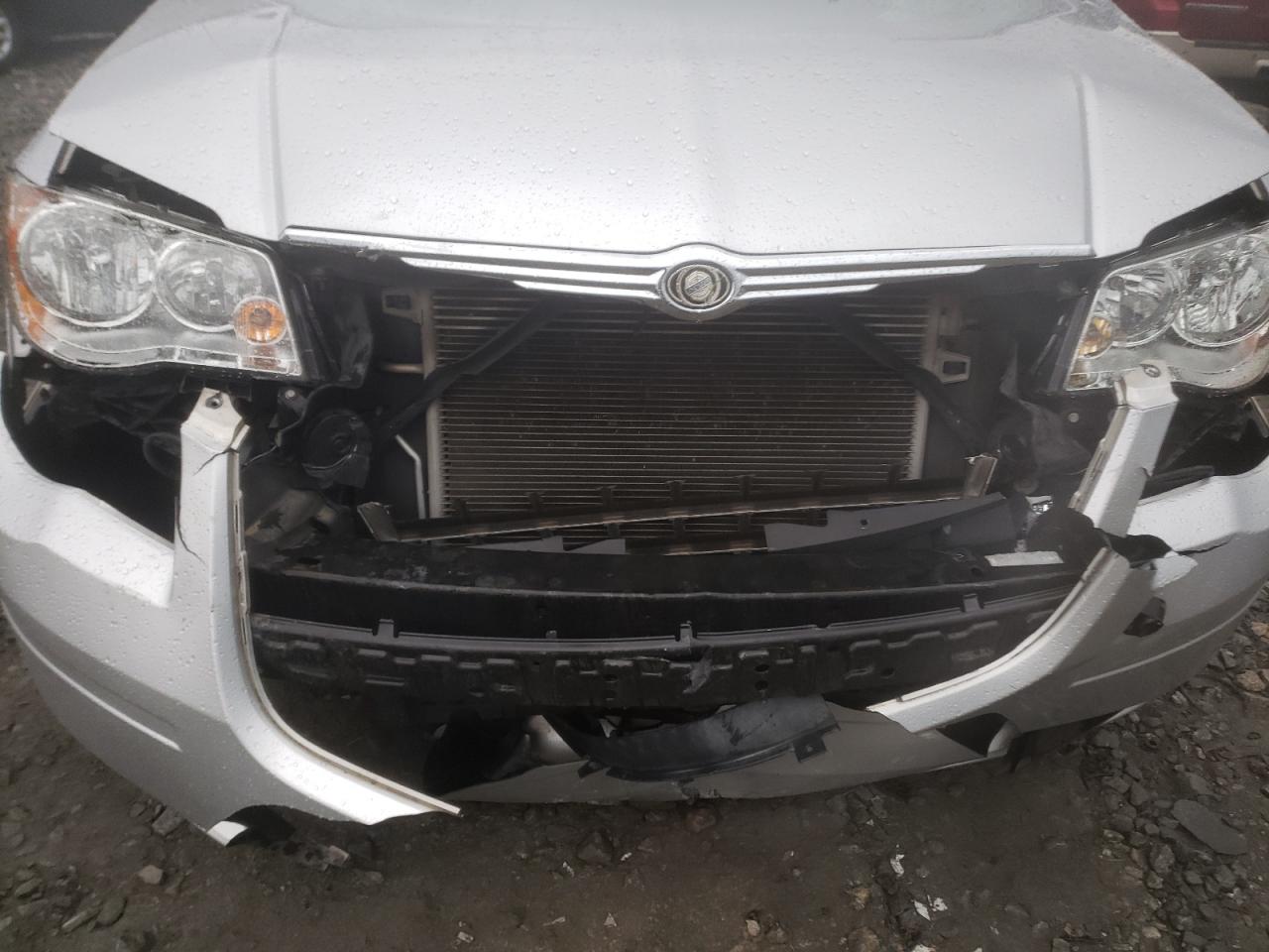 Photo 9 from auction – 2010 CHRYSLER TOWN & COU with VIN 2A4RR2D14AR404514