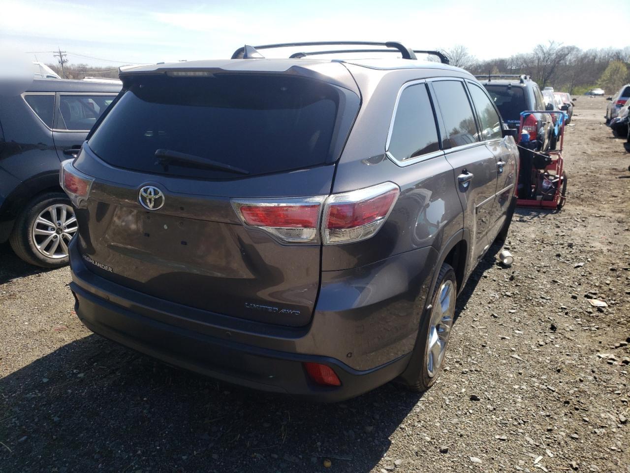 Photo 4 from auction – 2014 TOYOTA HIGHLANDER with VIN 5TDDKRFH5ES015983