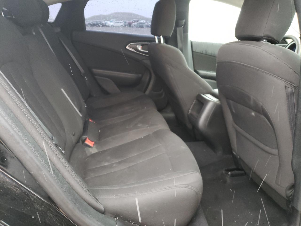 Photo 6 from auction – 2016 CHRYSLER 200 LIMITE with VIN 1C3CCCAB2GN129039