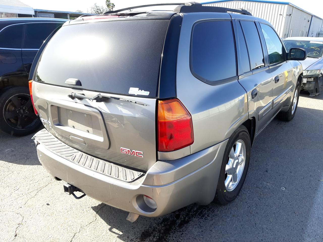 Photo 4 from auction – 2005 GMC ENVOY with VIN 1GKDT13S352125926