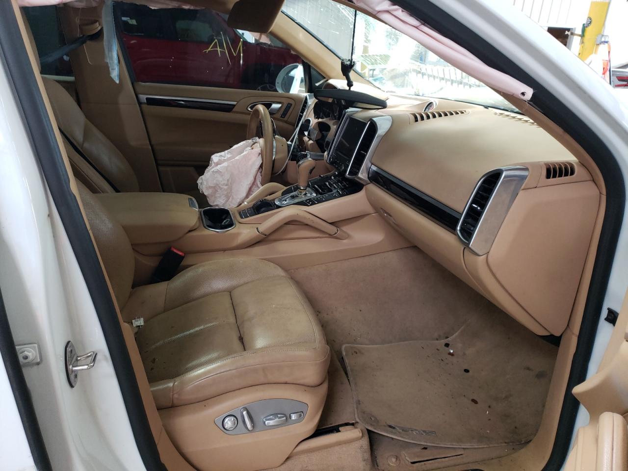 Photo 5 from auction – 2017 PORSCHE CAYENNE with VIN WP1AA2A2XHKA81407