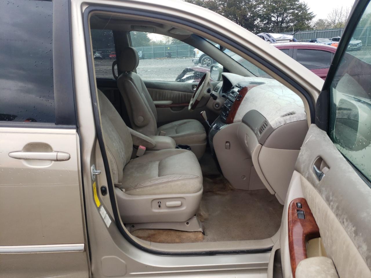 Photo 5 from auction – 2005 TOYOTA SIENNA XLE with VIN 5TDBA22CX5S045122
