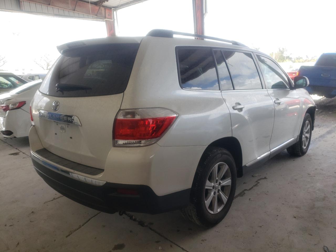 Photo 4 from auction – 2013 TOYOTA HIGHLANDER with VIN 5TDZK3EH5DS095465
