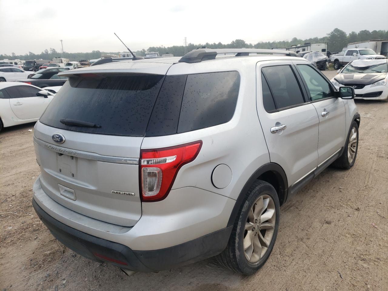 Photo 4 from auction – 2015 FORD EXPLORER L with VIN 1FM5K7F83FGB66529