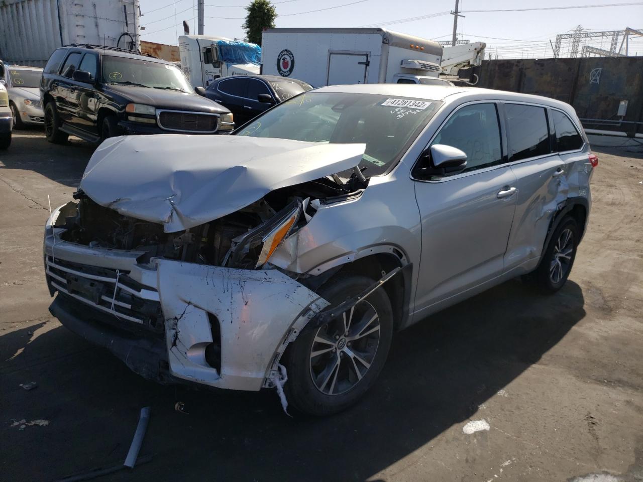 Photo 2 from auction – 2017 TOYOTA HIGHLANDER with VIN 5TDZZRFH9HS199217