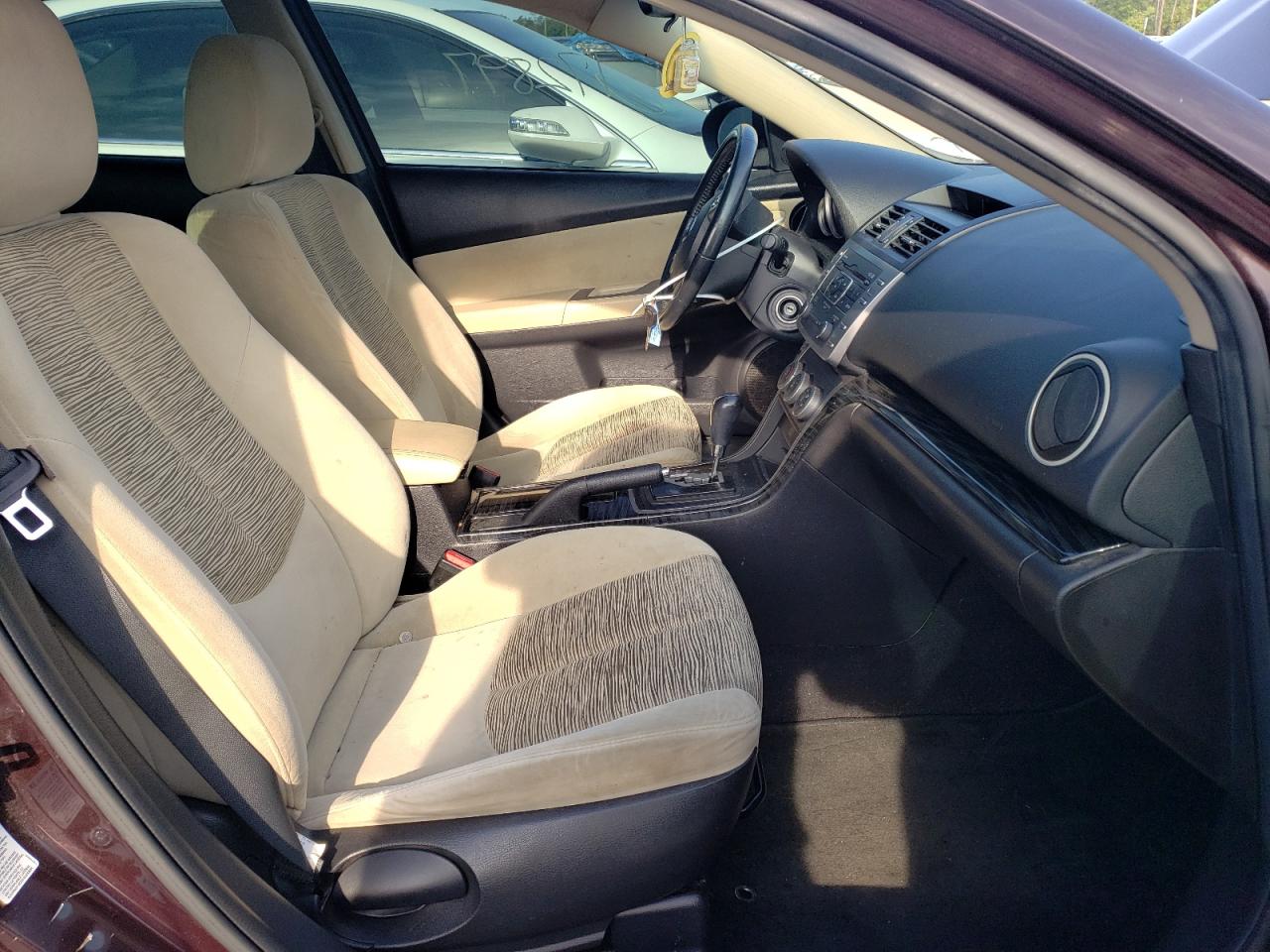 Photo 5 from auction – 2010 MAZDA 6 I with VIN 1YVHZ8CH0A5M38394