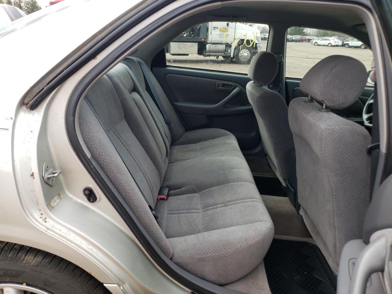 Photo 6 from auction – 2000 TOYOTA CAMRY CE with VIN 4T1BG22K0YU627988