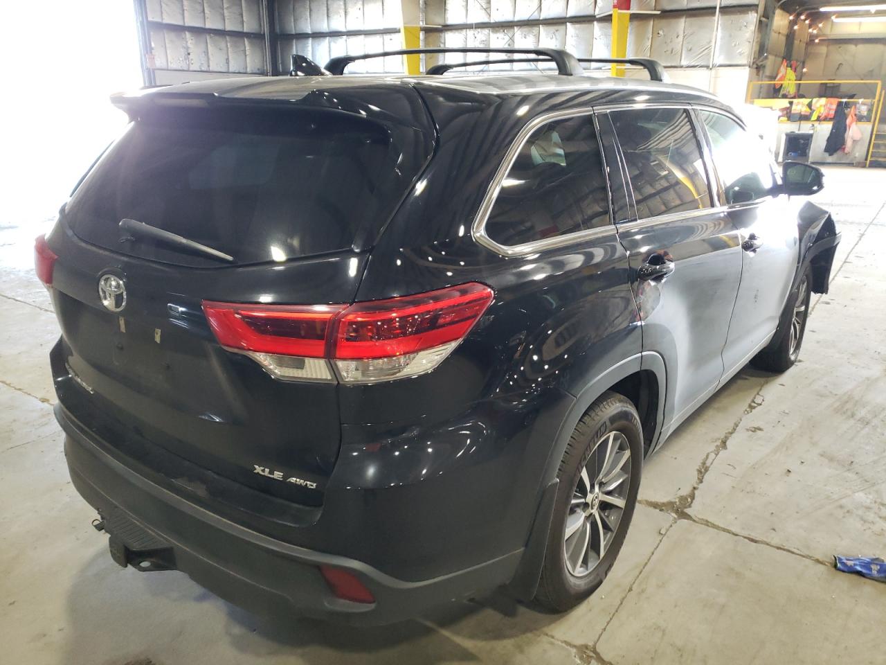 Фото 4 с аукциона – 2018 TOYOTA HIGHLANDER с VIN 5TDJZRFH7JS869110