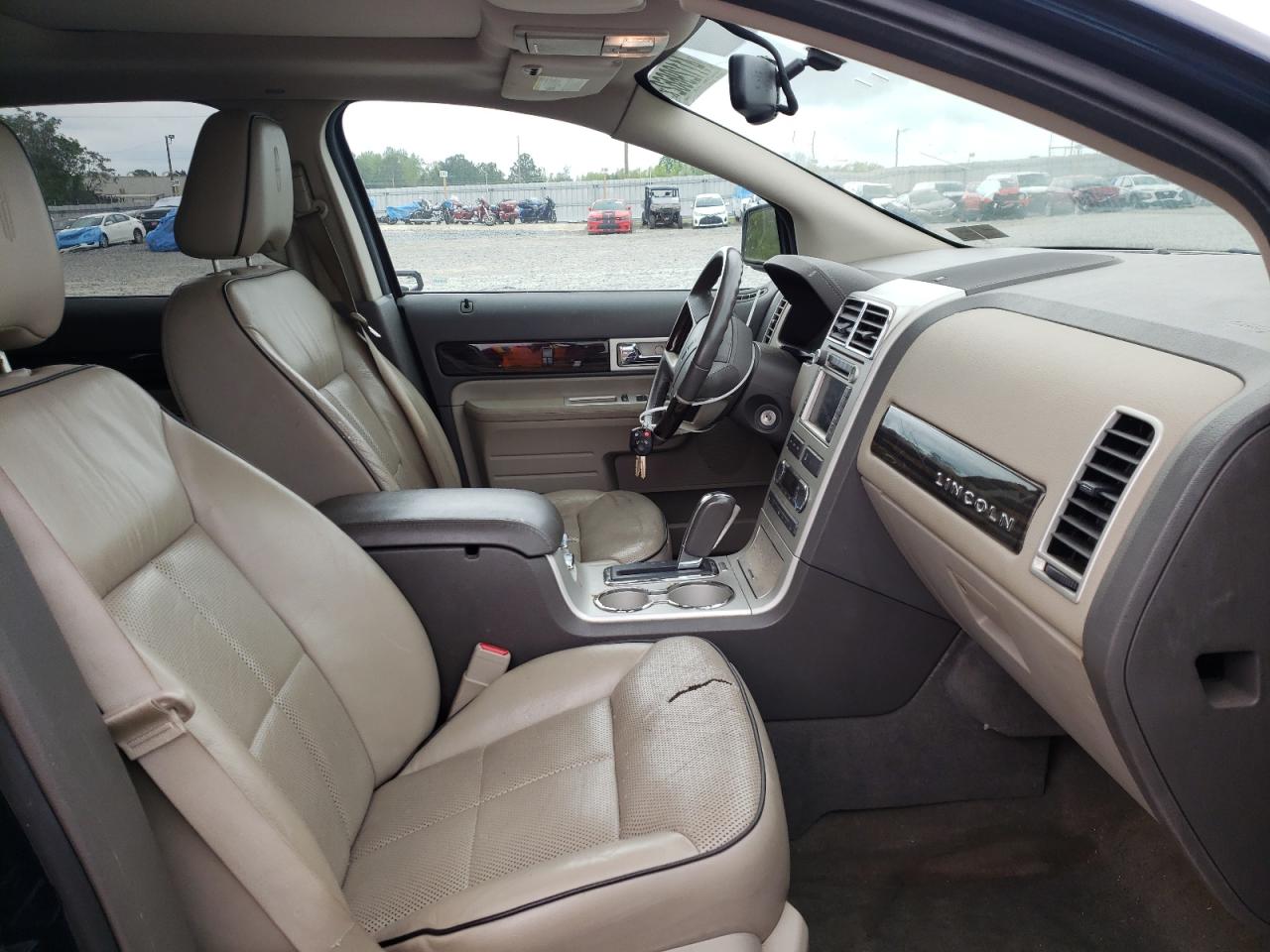 Photo 5 from auction – 2008 LINCOLN MKX with VIN 2LMDU88C68BJ39000