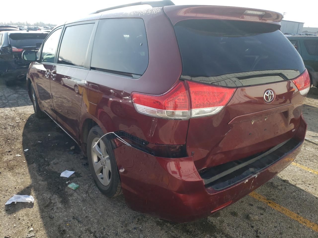 Photo 3 from auction – 2013 TOYOTA SIENNA LE with VIN 5TDKK3DC0DS341913