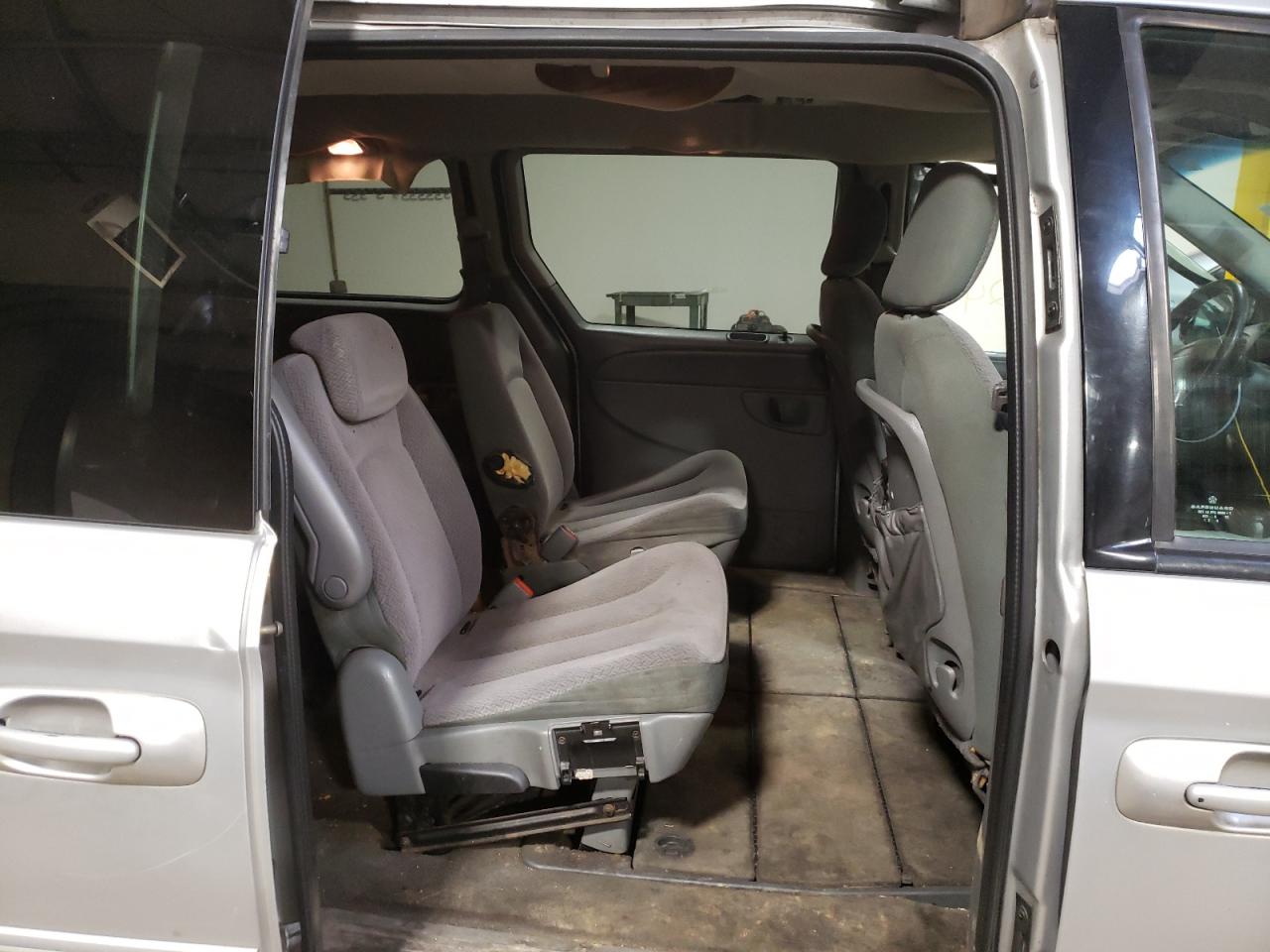 Photo 6 from auction – 2007 CHRYSLER TOWN & COU with VIN 2A4GP54L97R219335