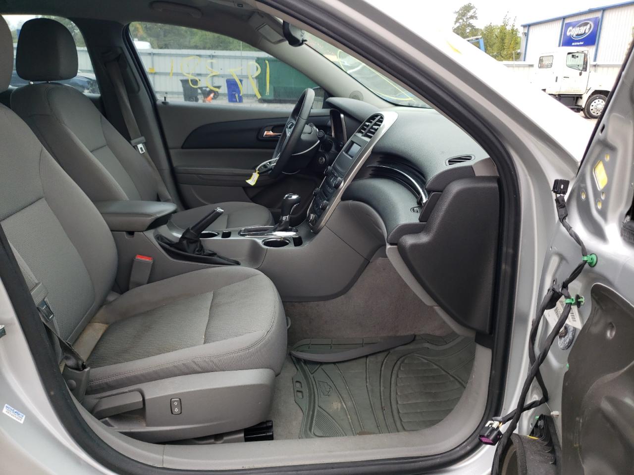 Photo 5 from auction – 2015 CHEVROLET MALIBU LS with VIN 1G11B5SLXFF200675
