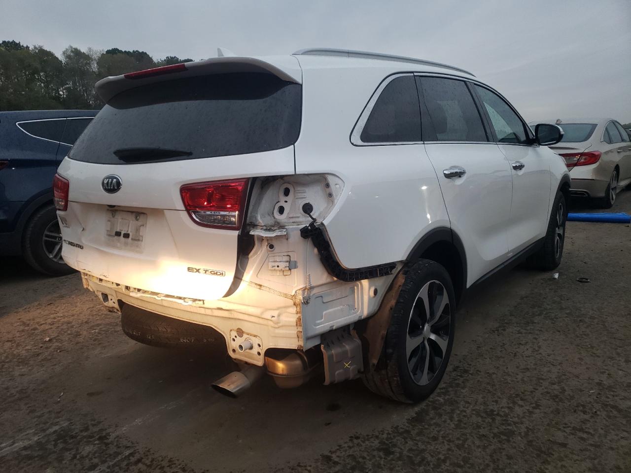 Photo 4 from auction – 2017 KIA SORENTO EX with VIN 5XYPH4A15HG276315