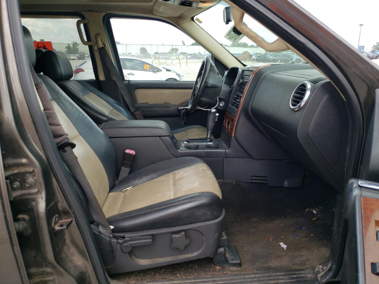 Photo 5 from auction – 2008 FORD EXPLORER E with VIN 1FMEU64E98UB11553